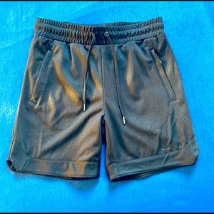 Maison article black mesh basket ball shorts